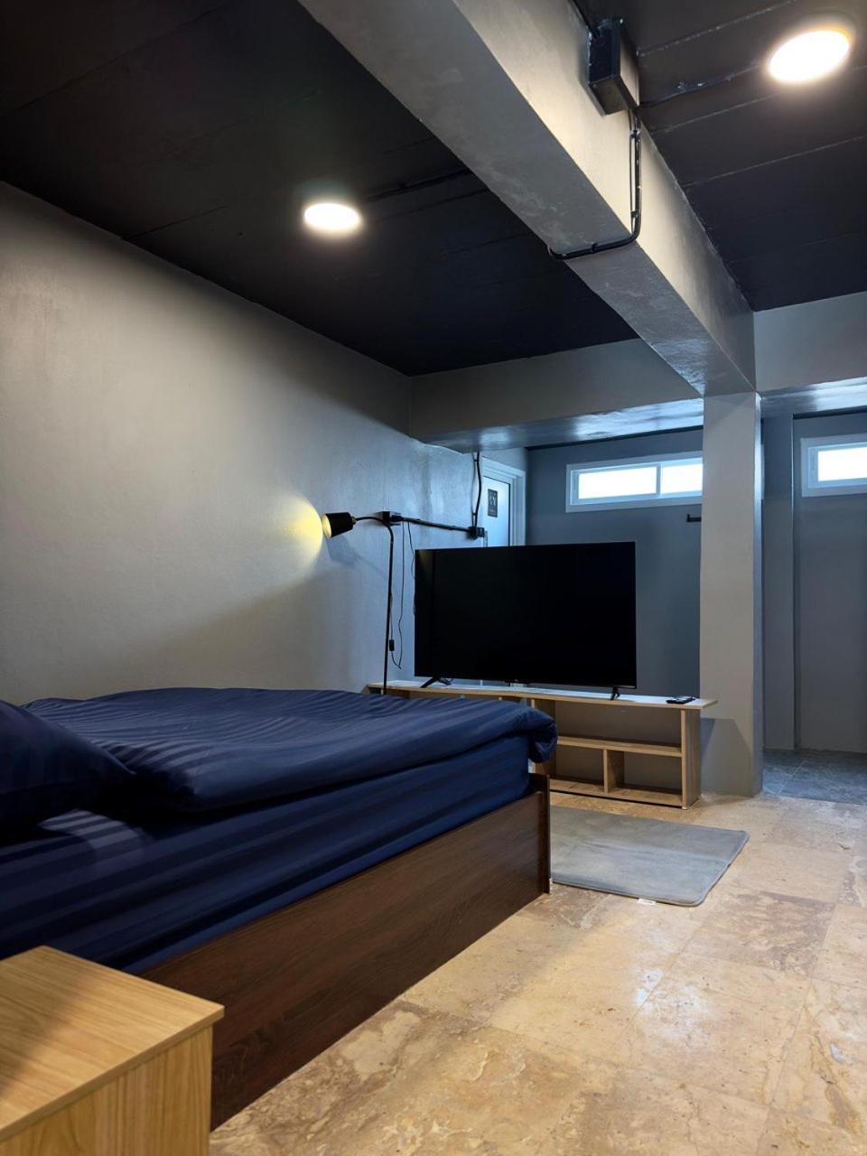 Champagne Hostel & Cafe Pattaya Zewnętrze zdjęcie
