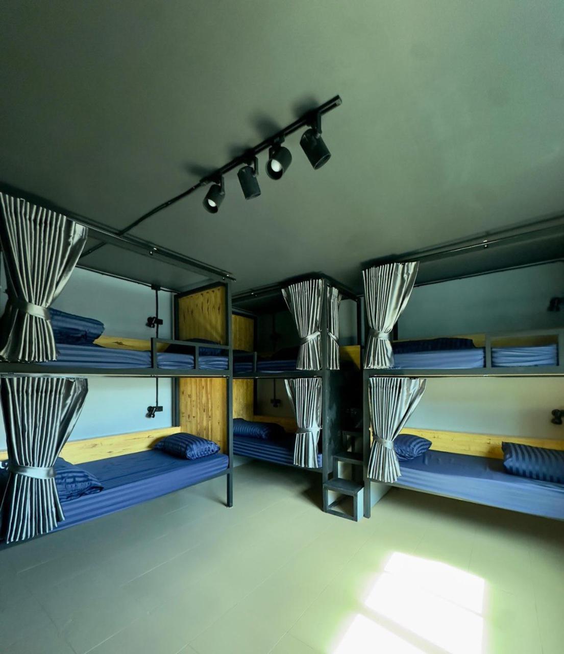 Champagne Hostel & Cafe Pattaya Zewnętrze zdjęcie