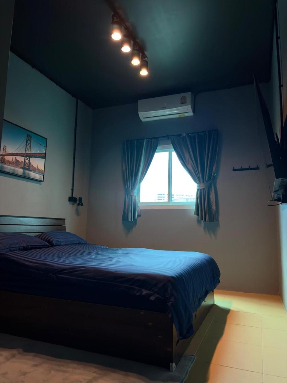 Champagne Hostel & Cafe Pattaya Zewnętrze zdjęcie