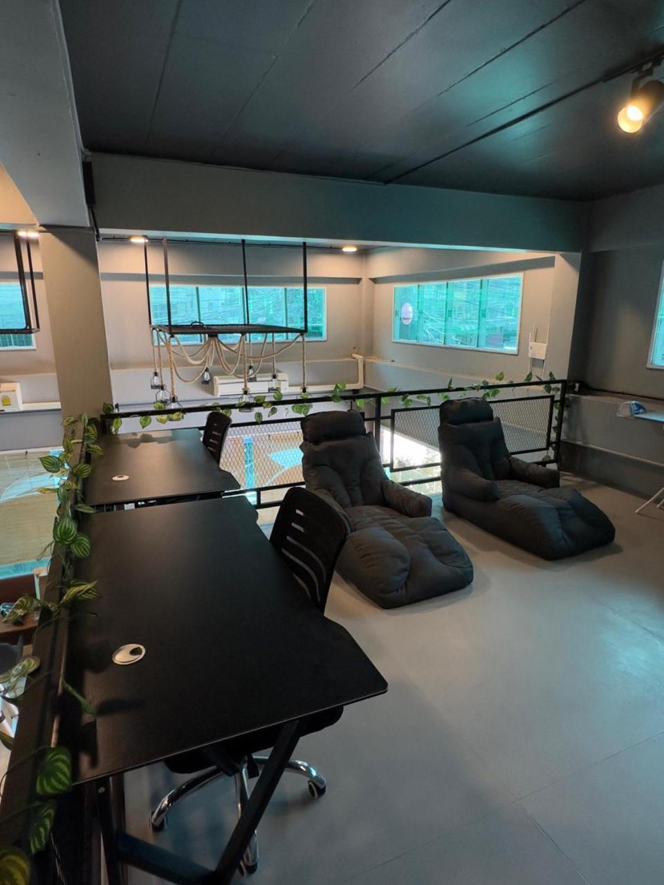 Champagne Hostel & Cafe Pattaya Zewnętrze zdjęcie