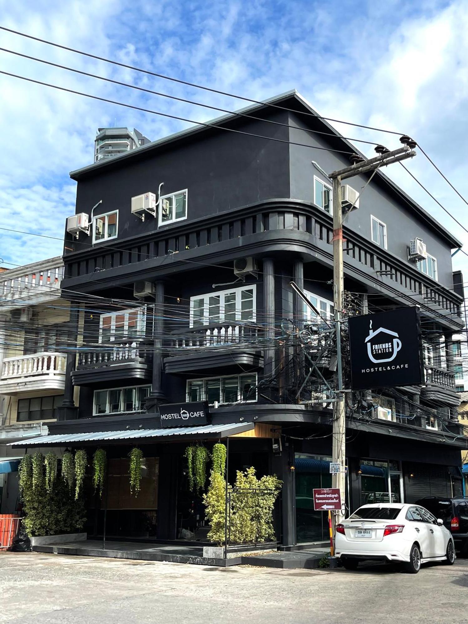 Champagne Hostel & Cafe Pattaya Zewnętrze zdjęcie