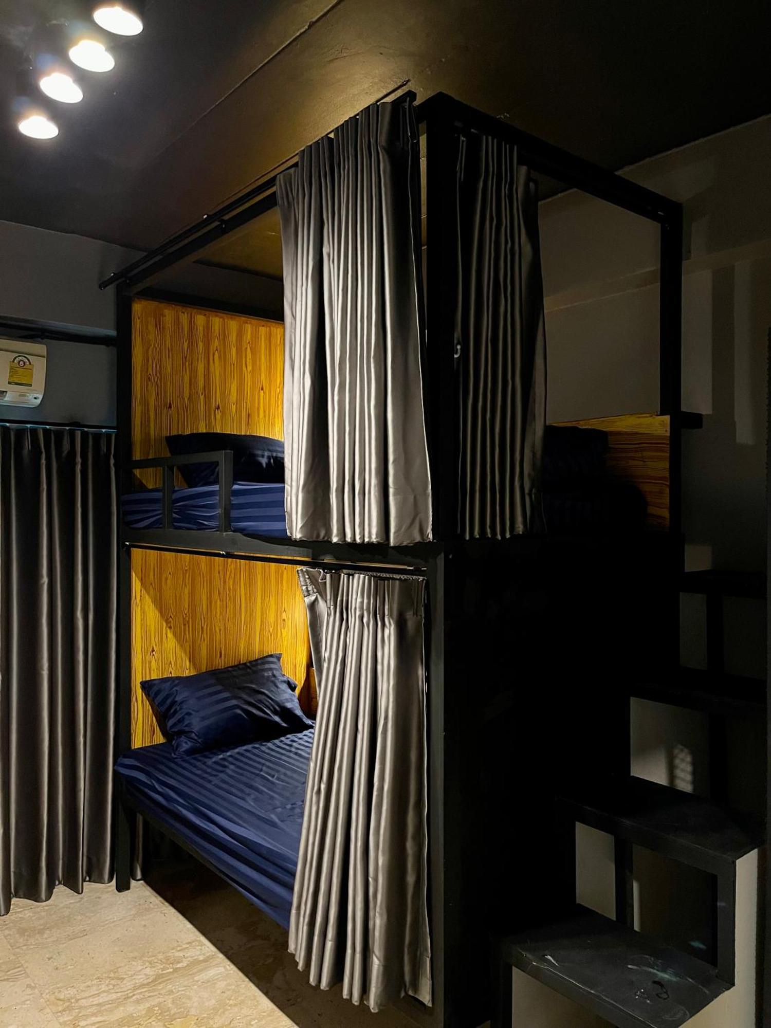 Champagne Hostel & Cafe Pattaya Zewnętrze zdjęcie