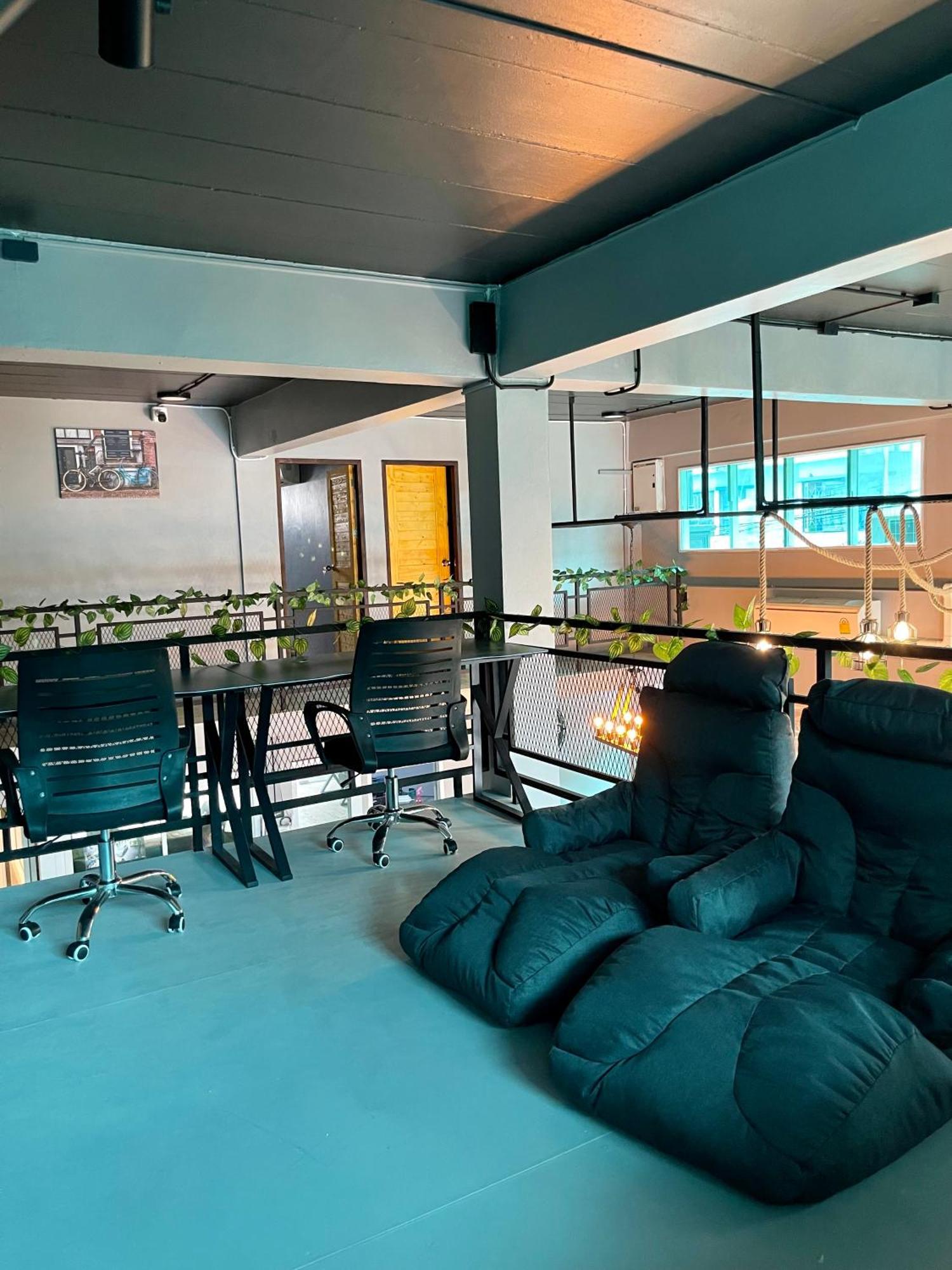 Champagne Hostel & Cafe Pattaya Zewnętrze zdjęcie
