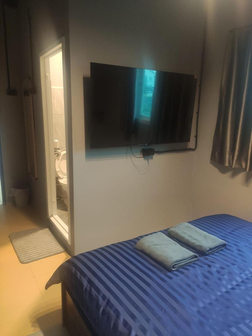 Champagne Hostel & Cafe Pattaya Zewnętrze zdjęcie