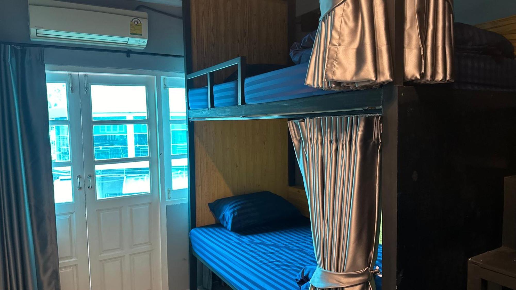 Champagne Hostel & Cafe Pattaya Zewnętrze zdjęcie