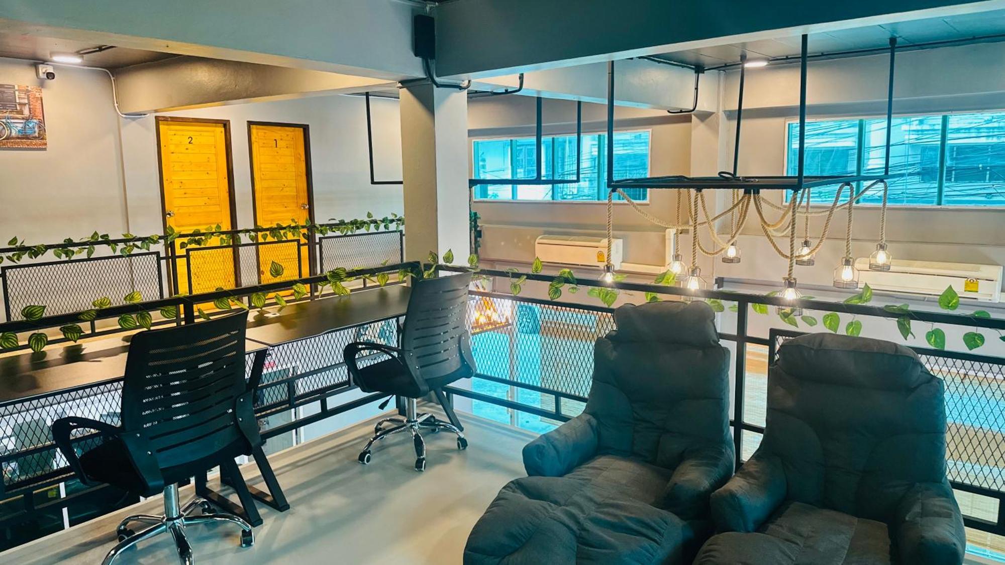 Champagne Hostel & Cafe Pattaya Zewnętrze zdjęcie