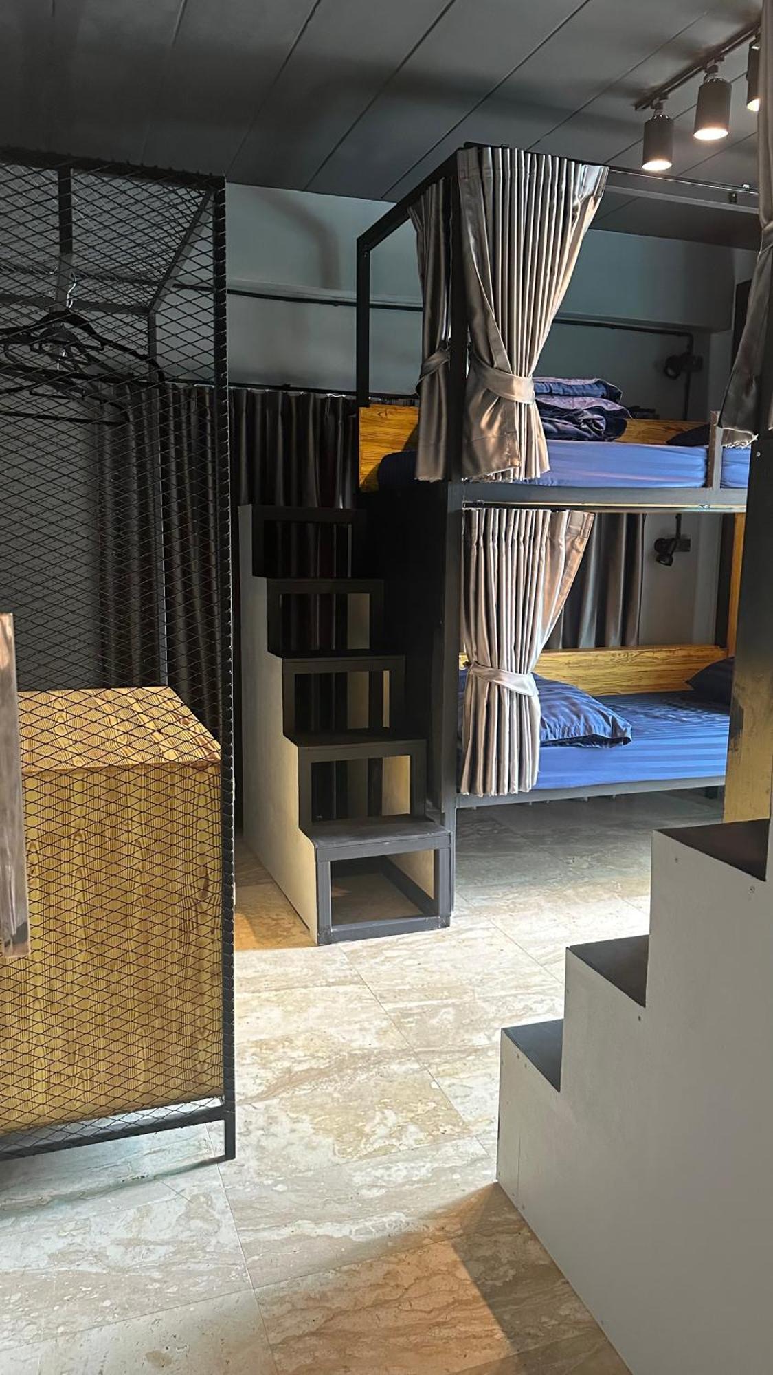 Champagne Hostel & Cafe Pattaya Zewnętrze zdjęcie