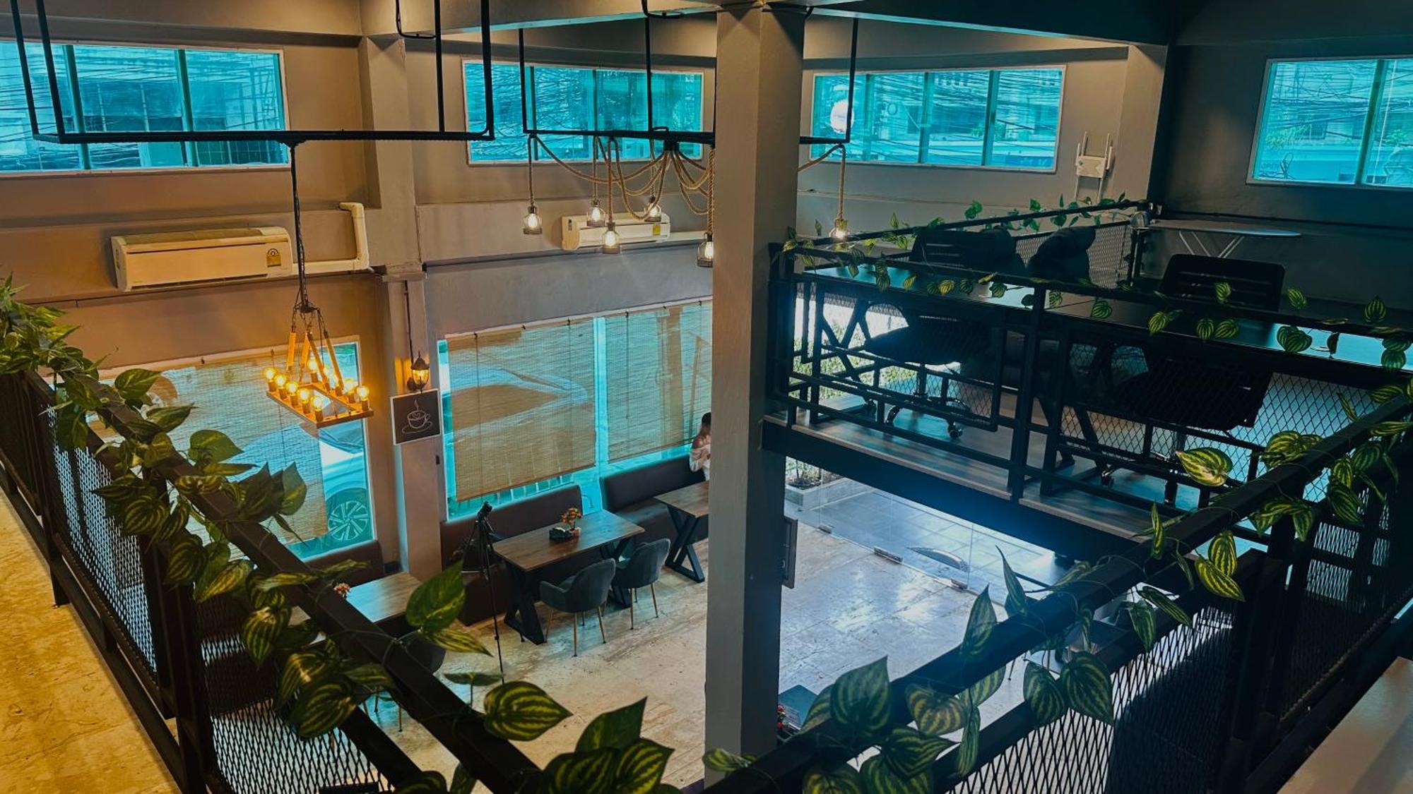 Champagne Hostel & Cafe Pattaya Zewnętrze zdjęcie