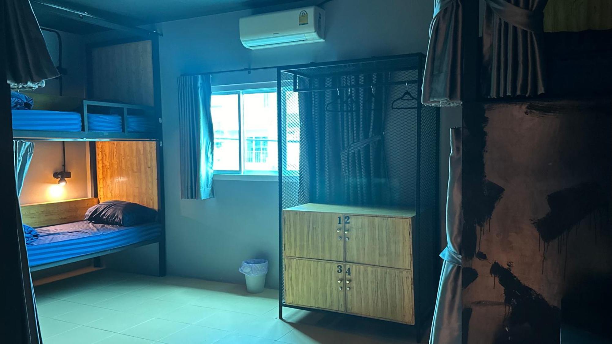 Champagne Hostel & Cafe Pattaya Zewnętrze zdjęcie