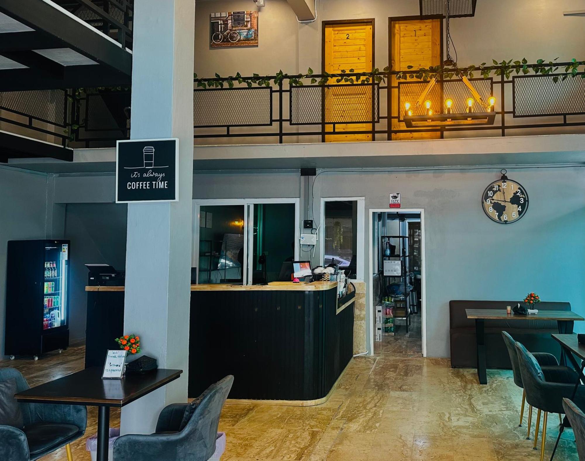 Champagne Hostel & Cafe Pattaya Zewnętrze zdjęcie