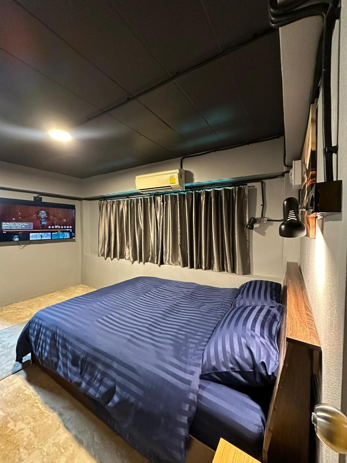 Champagne Hostel & Cafe Pattaya Zewnętrze zdjęcie